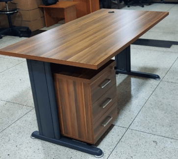 Bureau en bois mélaminé OZG014